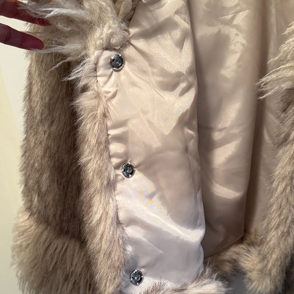 PrettyLittleThing Women's SKI  Faux Fur Teddy size M NWT - Picture 5 of 11